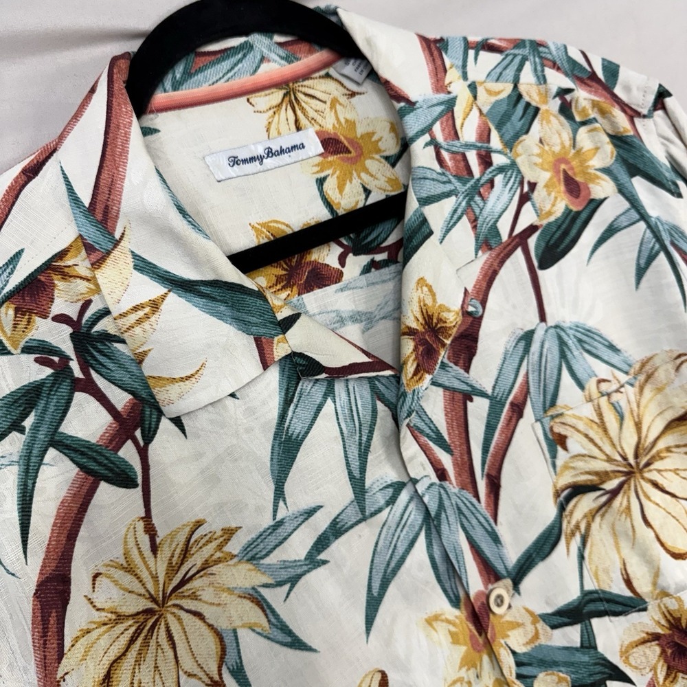 Tommy Bahama 100% Silk Hawaiian Camp Shirt Mens L Floral Tropical Aloha